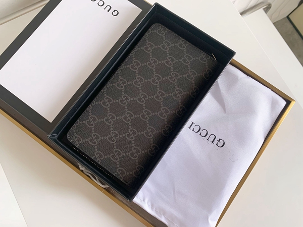 グッチ財布コピー背面デザイン